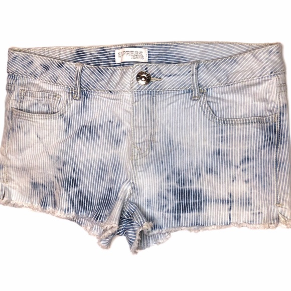 Express Pants - Express Jeans Distressed Denim Shorts.         009